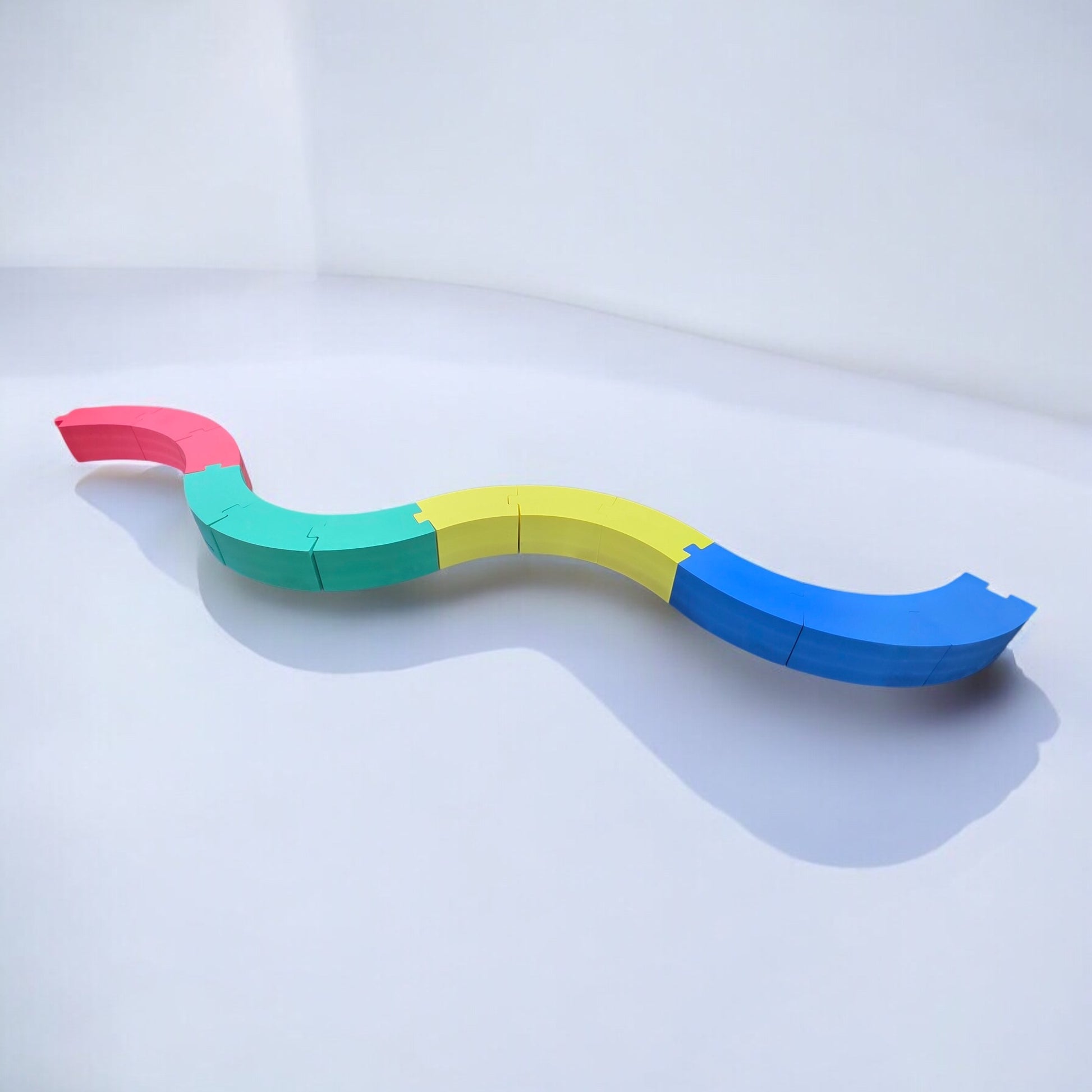 Sitzgelegenheit in Wellenform Schlange für Kinder Kindergarten aus Schaumstoff