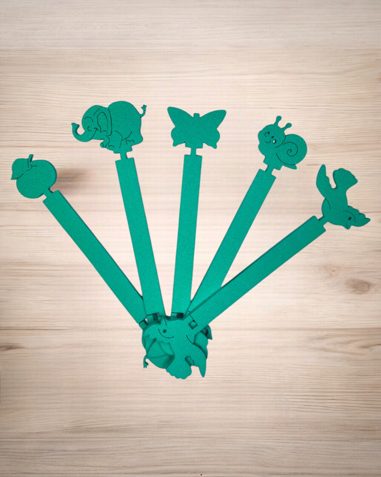 Serviettenringe mit Tiermotiven aus Schaumstoff grün