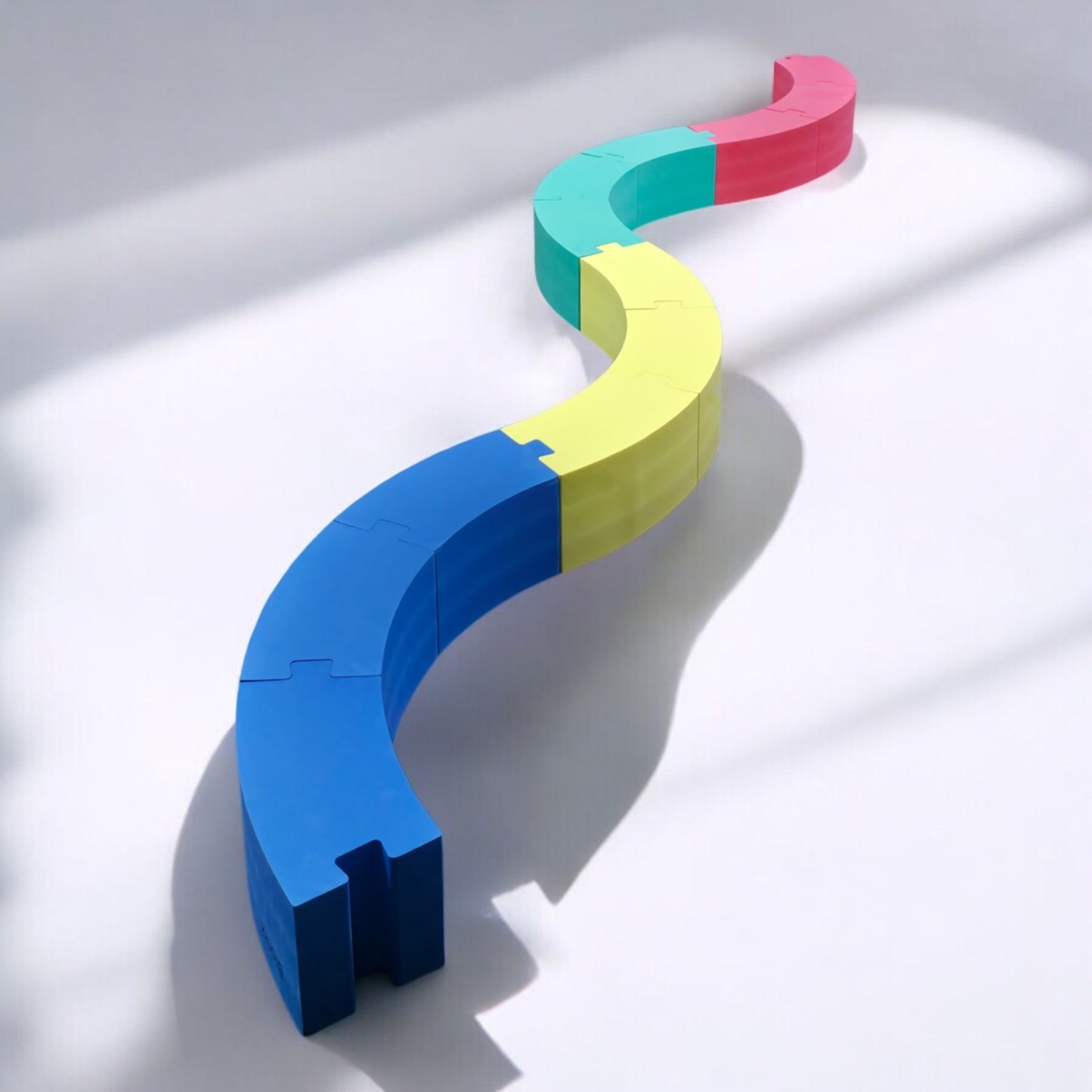 Sitzgelegenheit in Wellenform Schlange für Kinder Kindergarten aus Schaumstoff