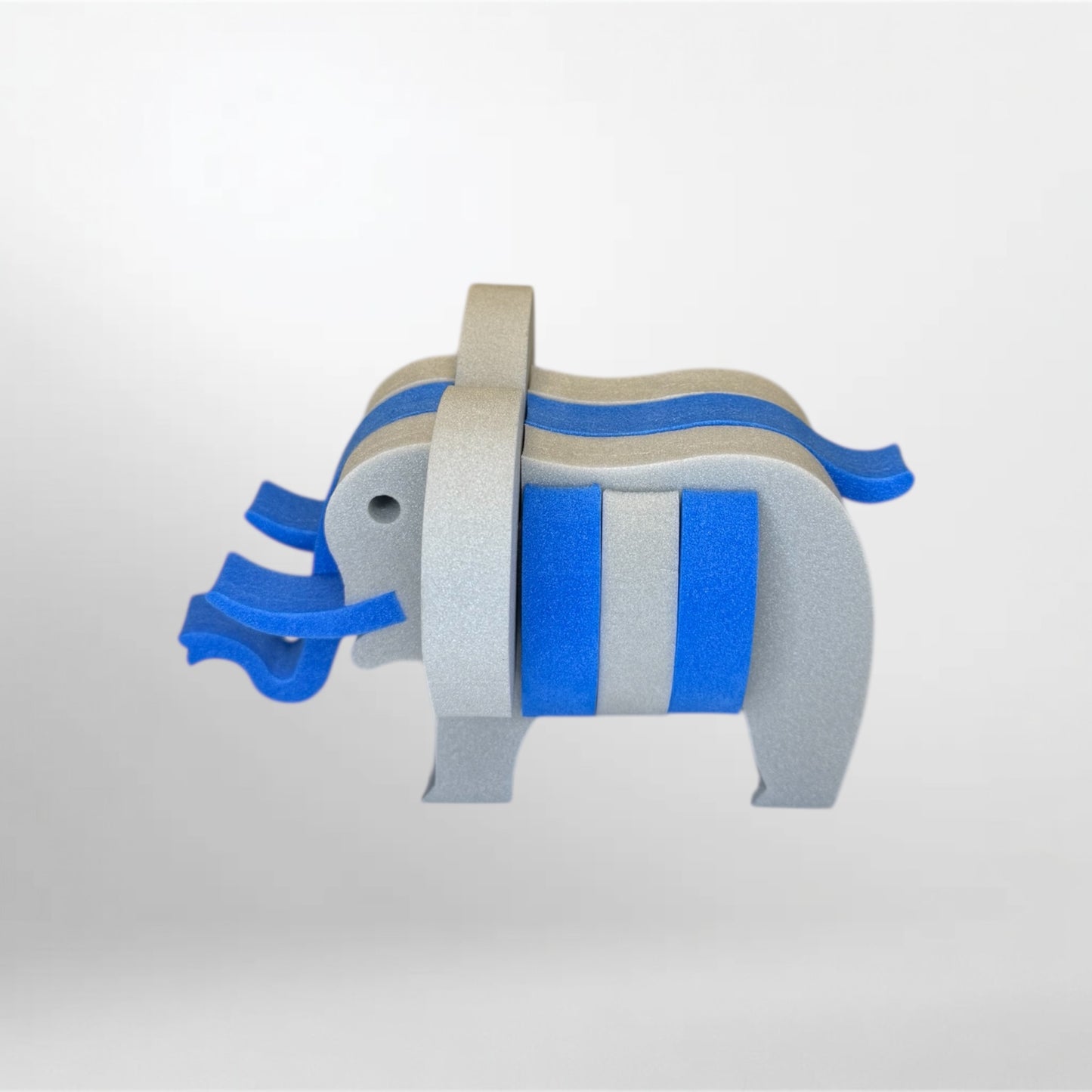 Zusammengebauter Schaumstoff Elefant – Motorik- und Farbspiel für Kinder