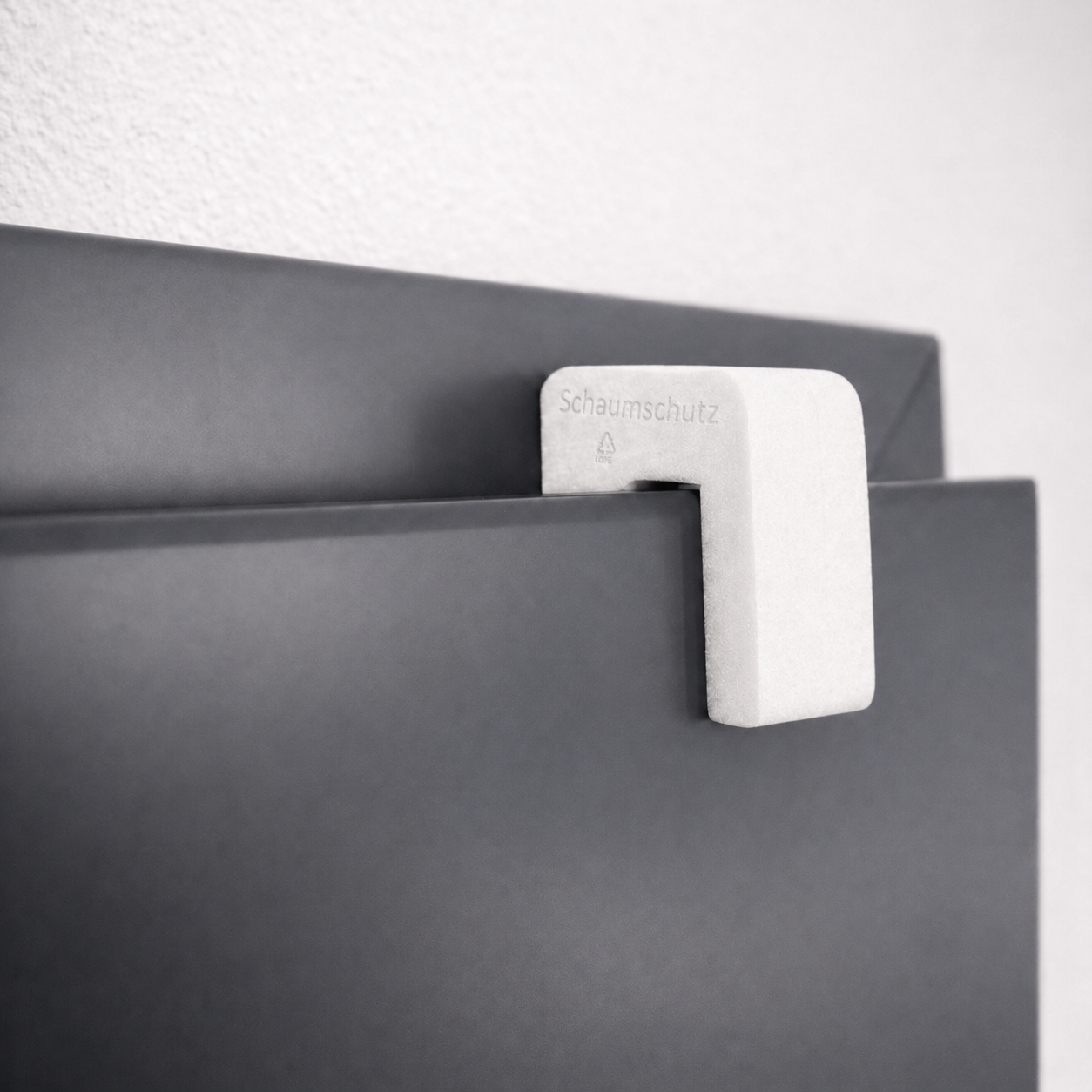 Variabler Türstopper & Türklemmschutz zum Aufstecken aus PE - Schaumstoff in weiß